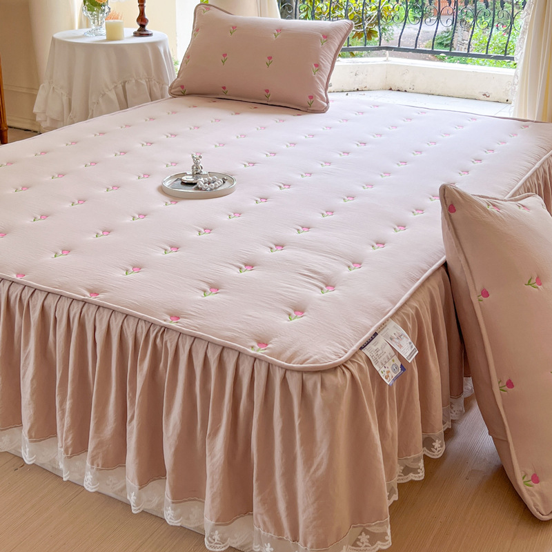 Embroidery Quilt Cover - طقم تنورة سرير قطنية مبطنة سميكة