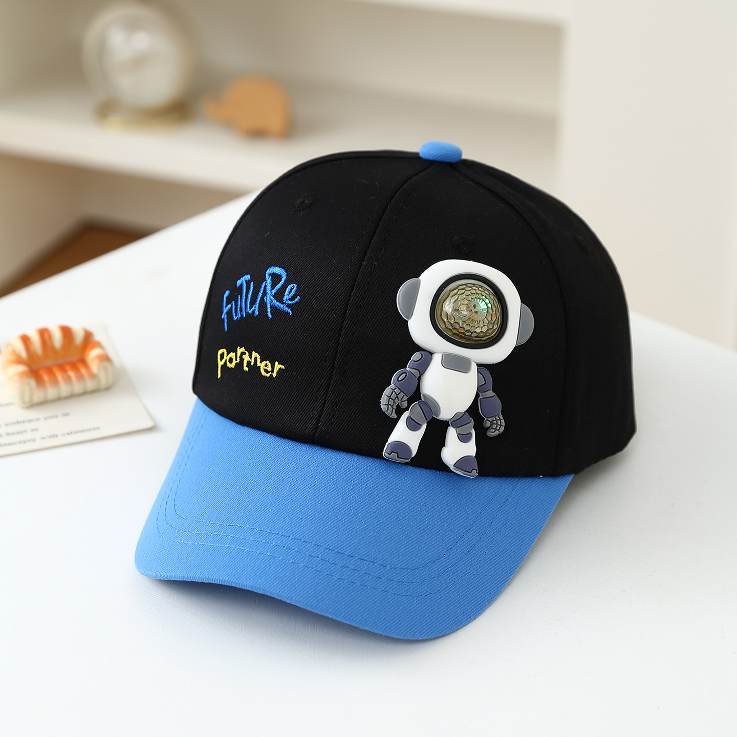 Embroidery Cap - دمية روبوت مطاطية ناعمة للأطفال مع