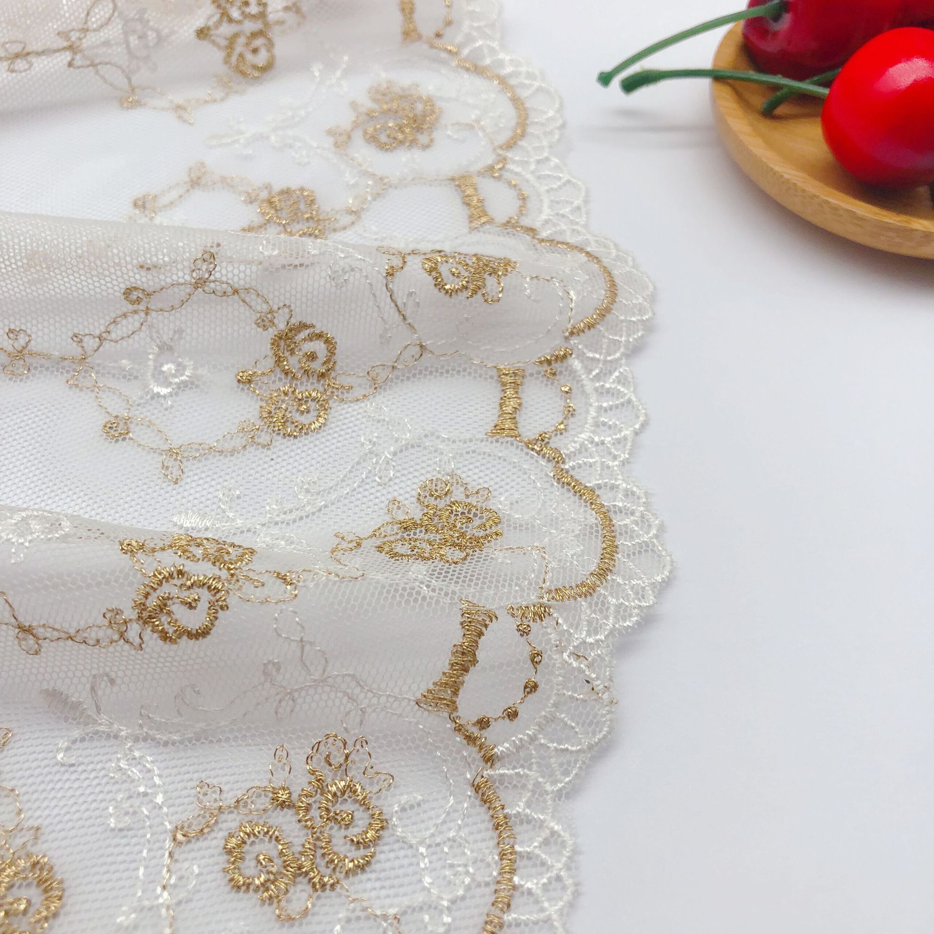 Embroidery Rose - 16.2 سنتيمتر عرض شبكة التطريز الذهب