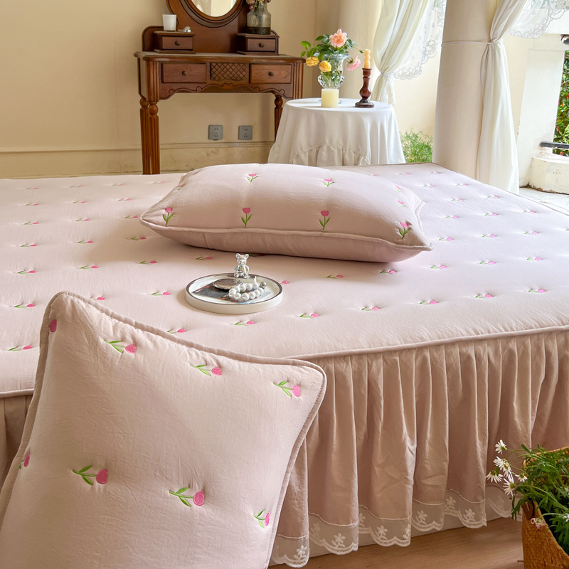 طقم تنورة سرير قطنية مبطنة سمي - مراجعة Embroidery Quilt Cover وسعره