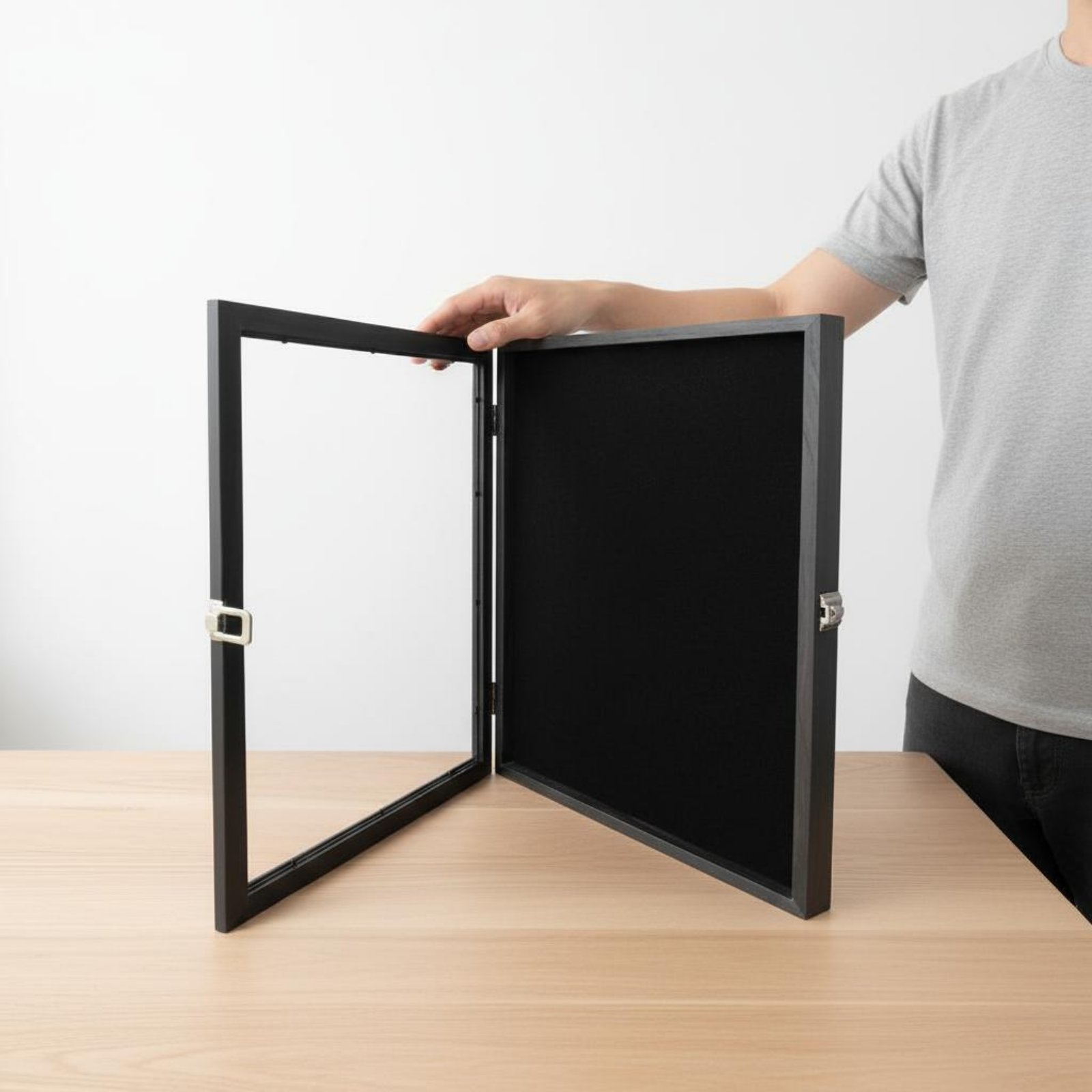 إطار عرض الشارات والميداليات ب - مراجعة Frame Display Wood وسعره